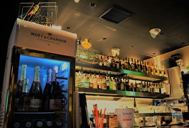 B ONEの店内
