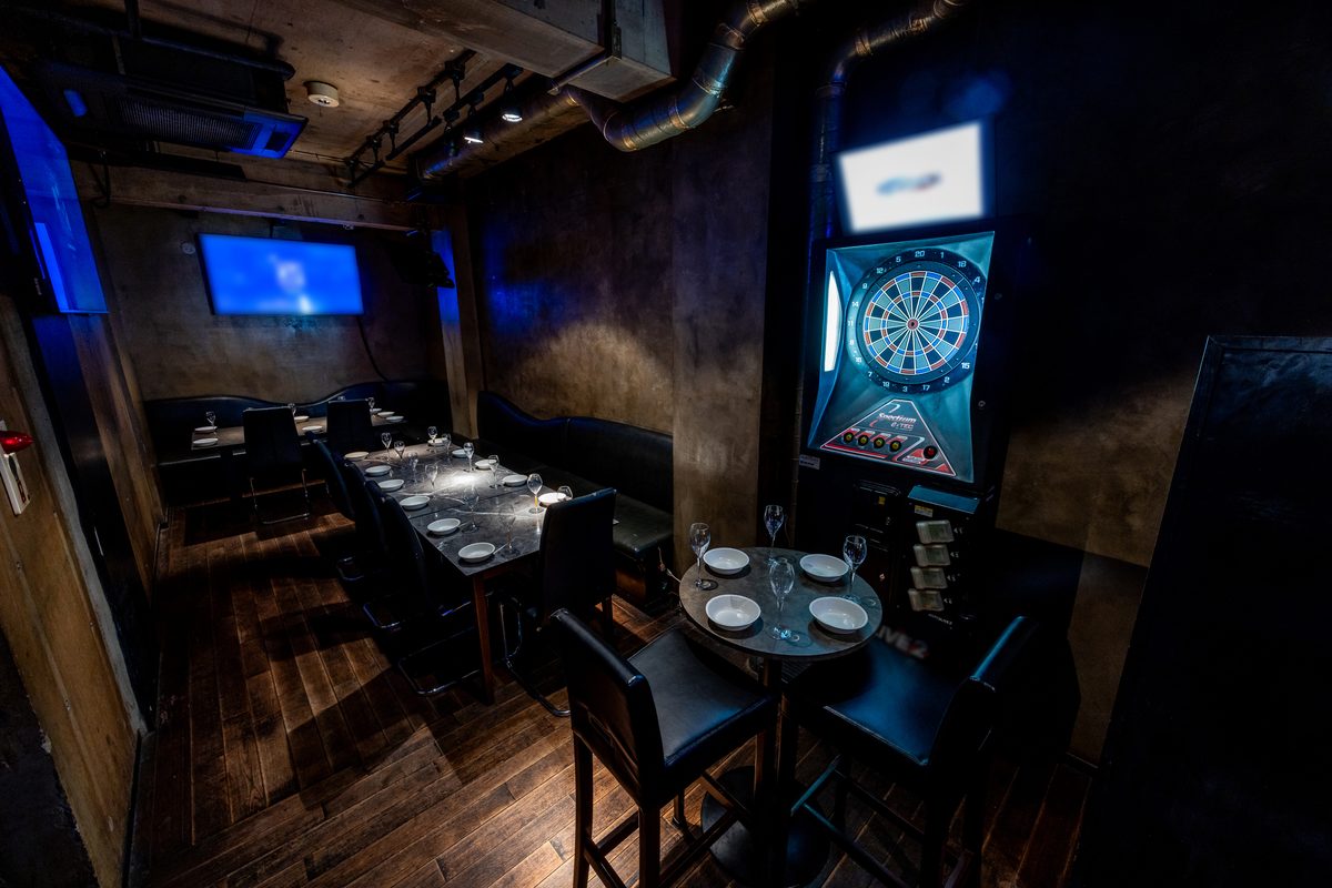 BAR RIVAIの店内